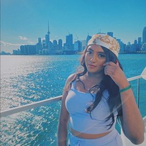 Meet your Posher, Pairabi